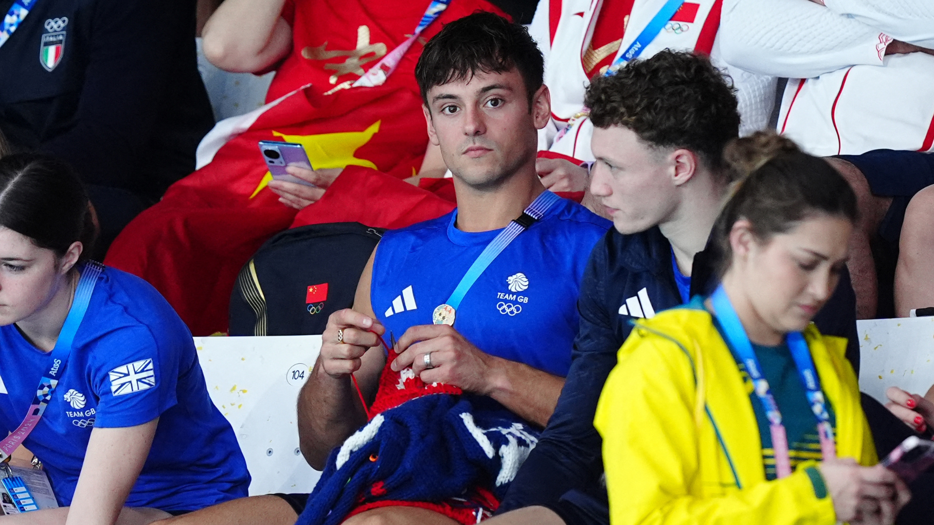 Tom Daley qui tricote aux JO de Paris 2024